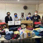 Colaboradores da empresa Jaguafrangos doam roupas para o município